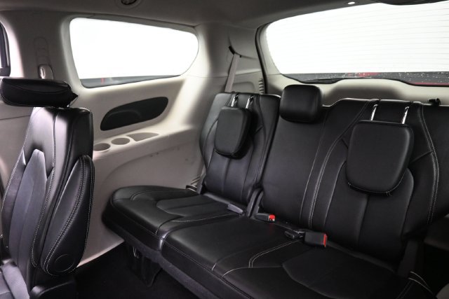 Used 2024 Chrysler Pacifica Touring-L FWD image 20