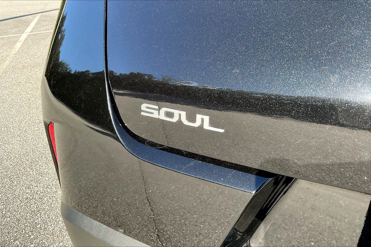 Used 2025 Kia Soul LX FWD image 10