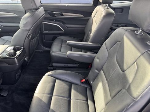 Used 2021 Kia Telluride EX w/ EX Premium Package image 8