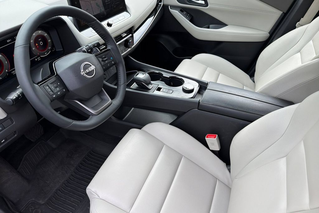 Used 2025 Nissan Rogue SL w/ SL Premium Package AWD/4WD image 7