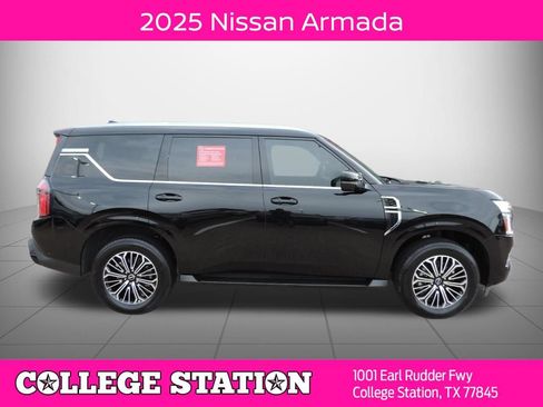 Used 2025 Nissan Armada SL RWD image 2