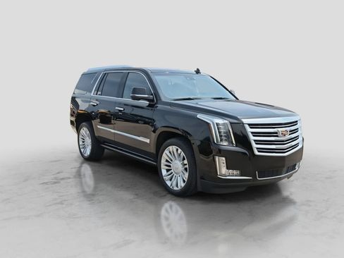 Used 2018 Cadillac Escalade Platinum AWD/4WD image 2