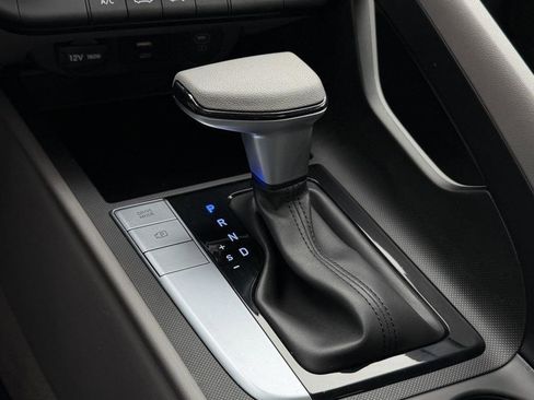 Certified 2025 Hyundai Elantra SE w/ Cargo Package image 17