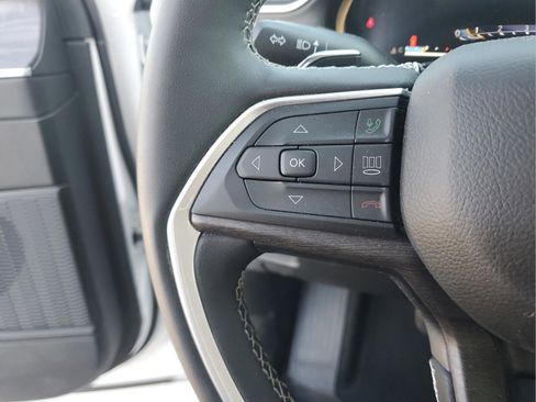 Used 2023 Jeep Grand Cherokee Limited image 25