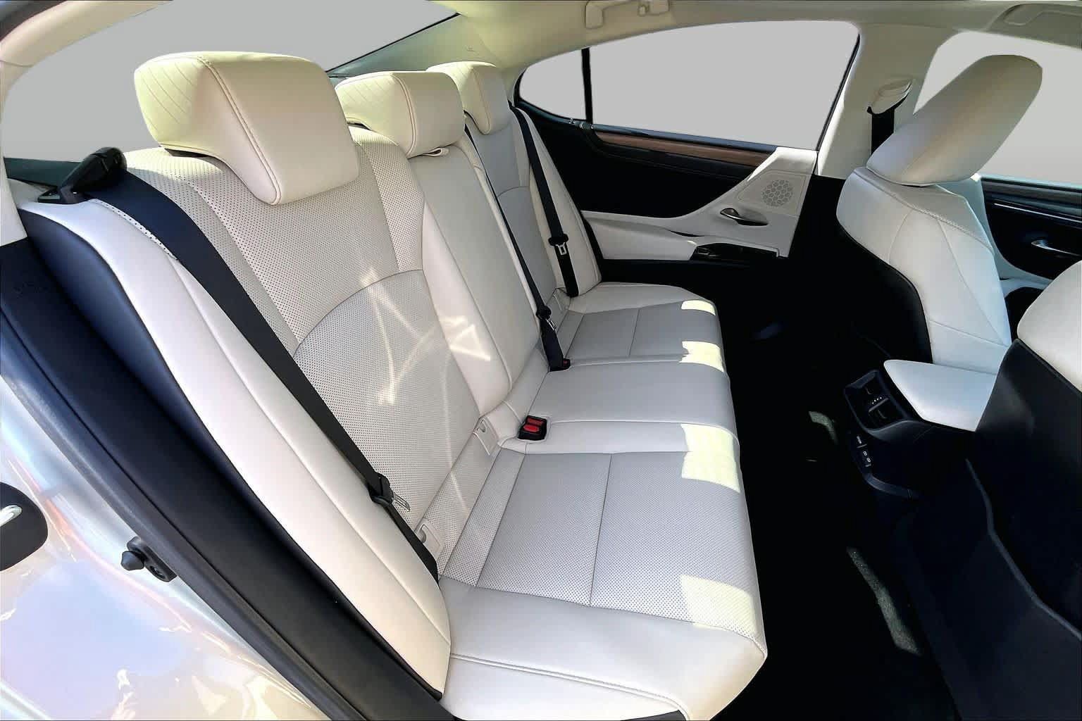 Certified 2023 Lexus ES 300h w/ Premium Package FWD image 19