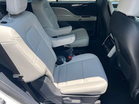 New 2026 Lincoln Aviator 2WD w/ Jet Appearance Package image 17