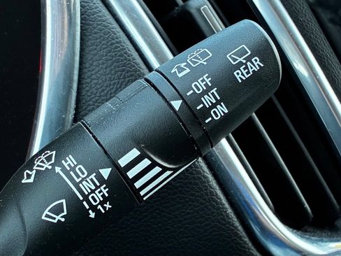 Used 2021 Chevrolet Equinox LT AWD/4WD image 15