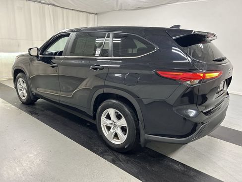 Used 2023 Toyota Highlander L AWD/4WD image 7