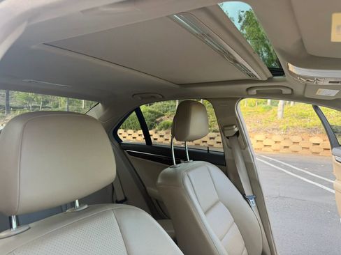 Used 2013 Mercedes-Benz C 250 Sedan image 26