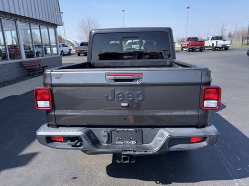 Used 2021 Jeep Gladiator Sport AWD/4WD image 13