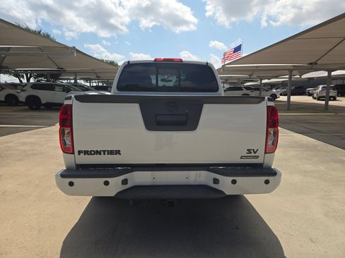 Certified 2021 Nissan Frontier SV w/ Midnight Edition Floor Mats RWD image 4