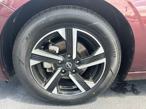 Used 2024 Nissan Sentra SV FWD image 33