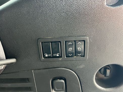 Used 2015 Cadillac Escalade Premium image 26