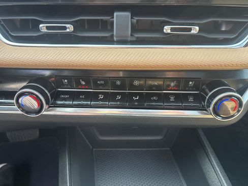 Used 2025 Chevrolet Equinox ACTIV w/ Safety and Technology Package image 26