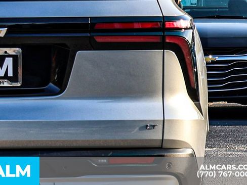 Used 2024 Chevrolet Traverse LT image 14