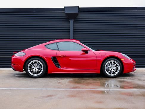 Certified 2022 Porsche 718 Cayman image 8