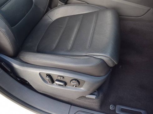 Used 2016 Volkswagen Touareg TDI AWD/4WD image 52