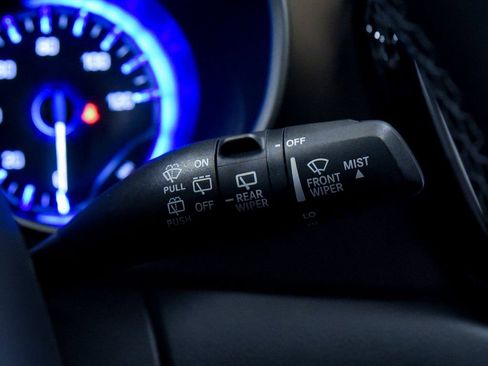 Used 2022 Chrysler Voyager LX image 24