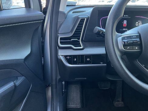 Used 2025 Kia Sportage LX image 25