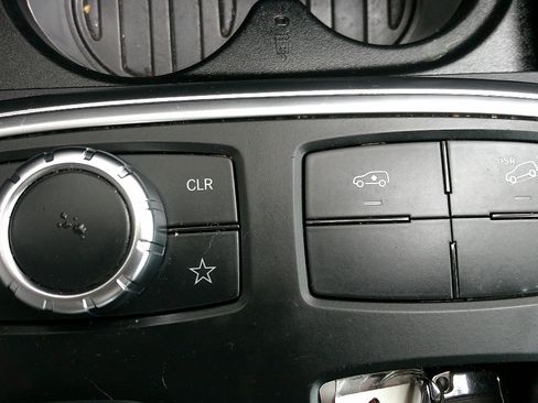 Used 2015 Mercedes-Benz GL 450 4MATIC image 33