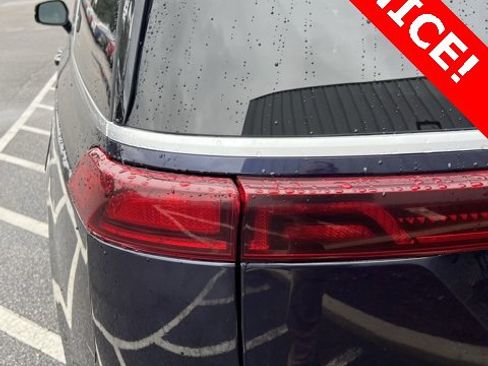 Used 2022 Kia Carnival LX image 7