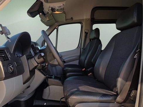 Used 2018 Mercedes-Benz Sprinter 2500 image 14