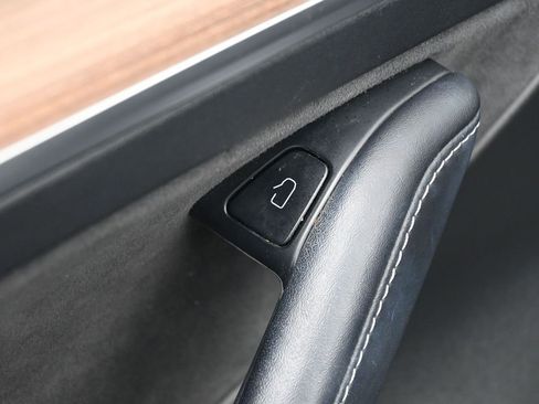 Used 2021 Tesla Model 3 Standard Range Plus image 17