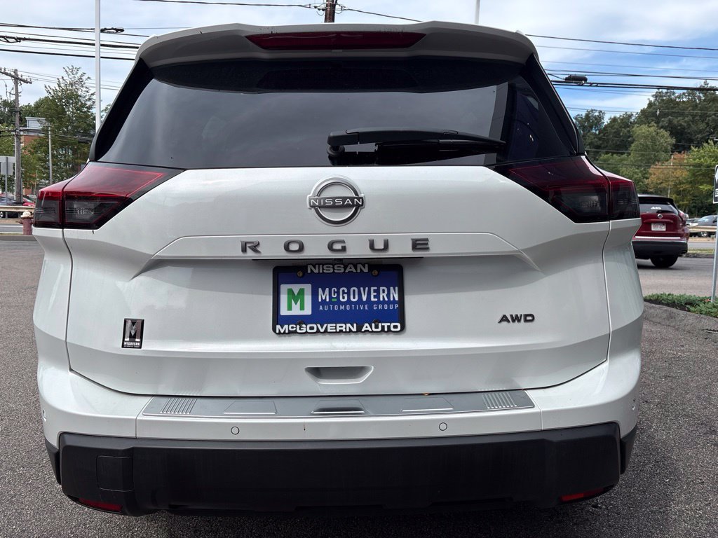 Certified 2026 Nissan Rogue SV AWD/4WD image 7