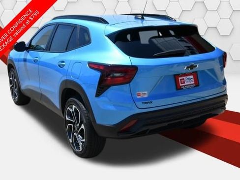 Used 2025 Chevrolet Trax RS w/ Driver Confidence Package FWD image 3