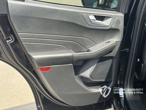 Used 2023 Ford Escape Platinum w/ Premium Technology Package AWD/4WD image 19