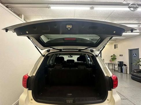 Used 2020 Nissan Pathfinder SV image 26