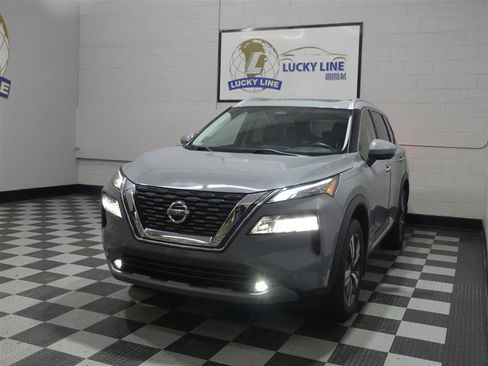 Used 2021 Nissan Rogue SL w/ Premium Package image 4
