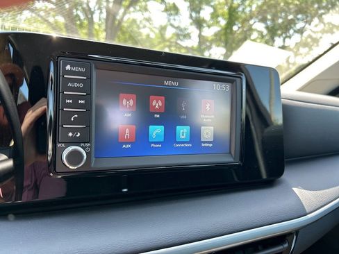 New 2025 Nissan Kicks S image 24