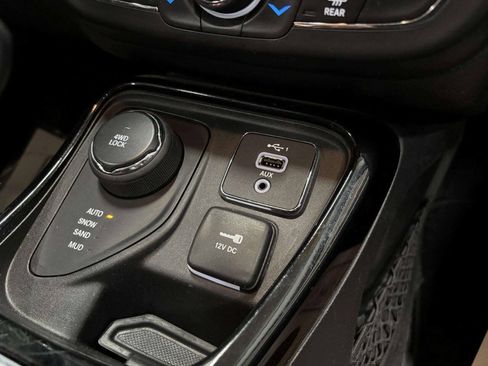 Used 2019 Jeep Compass Limited AWD/4WD image 27