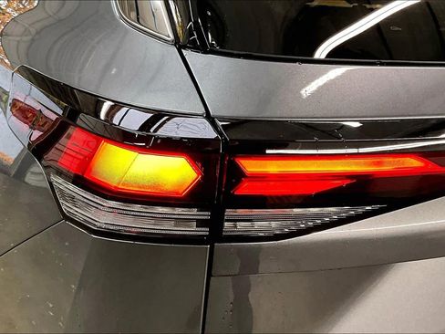 New 2026 Volkswagen Tiguan SE image 24