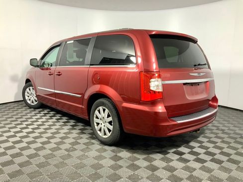 Used 2014 Chrysler Town & Country Touring FWD image 12