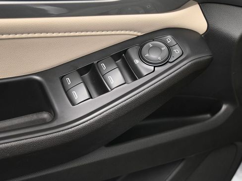 Used 2022 Chevrolet Traverse LS image 16