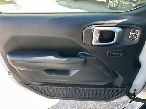 Certified 2025 Jeep Wrangler Unlimited Rubicon image 26