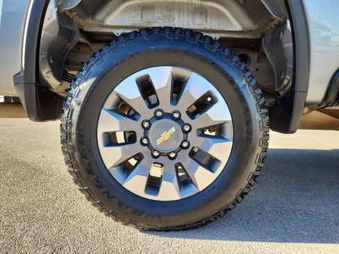 Used 2024 Chevrolet Silverado 2500 Custom w/ Custom Convenience Package image 12