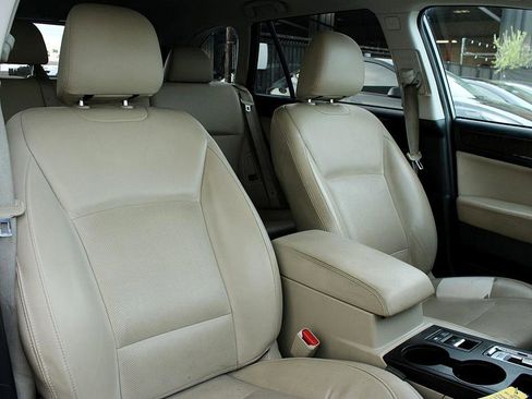 Used 2017 Subaru Outback 3.6R Limited image 21