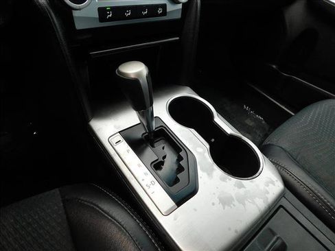Used 2014 Toyota Camry SE w/ Fleet Convenience Package FWD image 18
