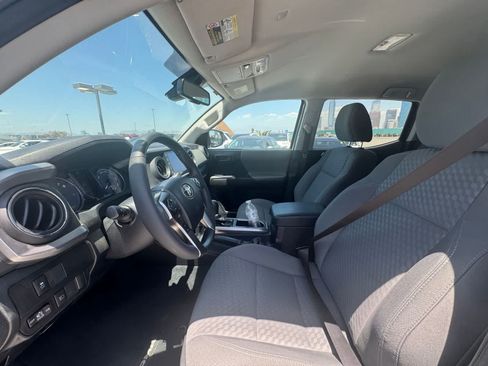 Used 2021 Toyota Tacoma SR5 RWD image 6