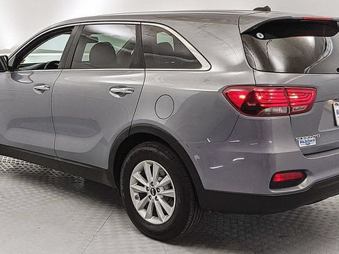 Used 2020 Kia Sorento FWD V6 image 4