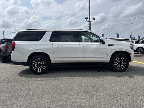 Used 2021 GMC Yukon XL AT4 w/ AT4 Premium Plus Package AWD/4WD image 4