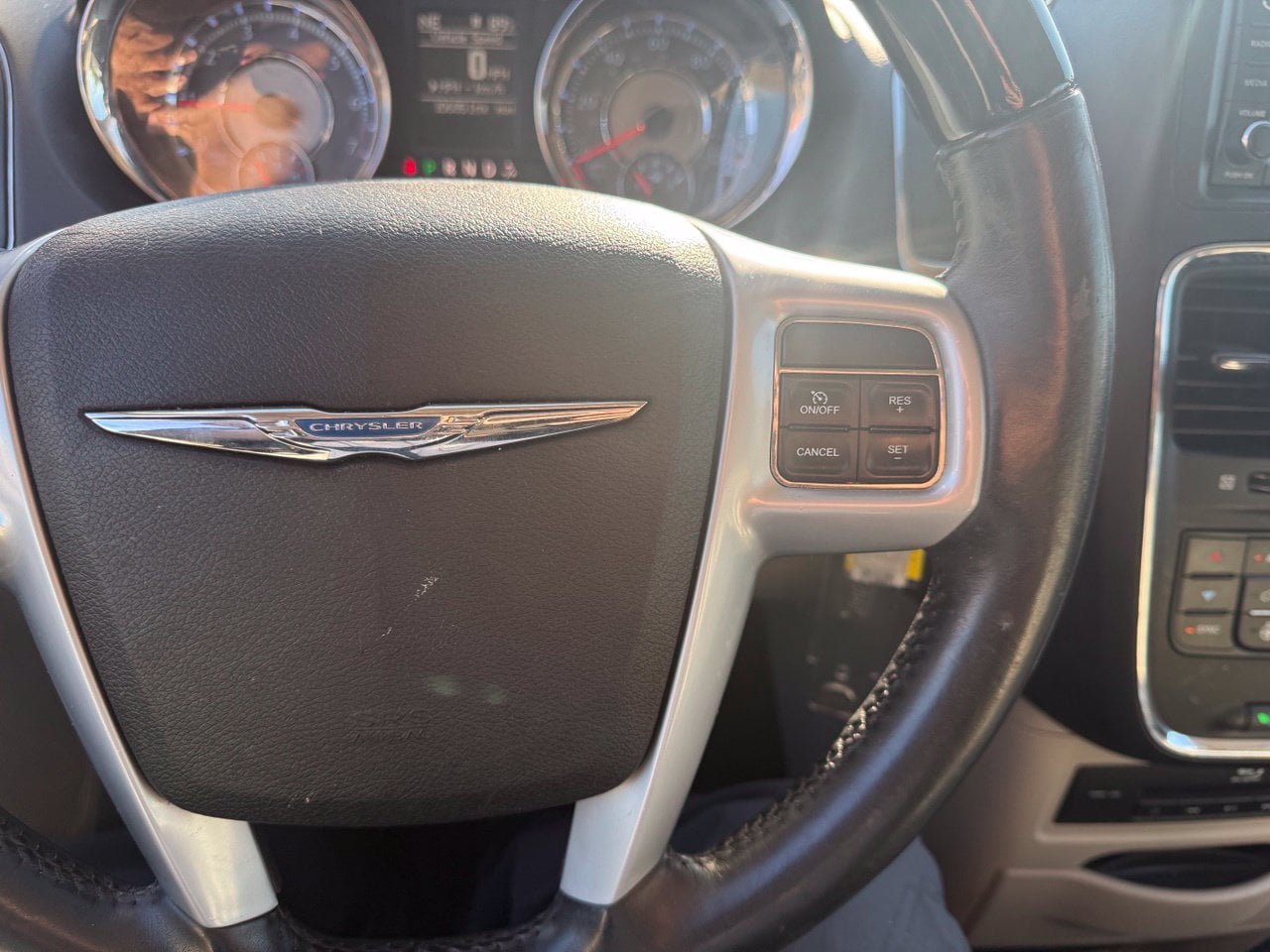 Used 2013 Chrysler Town & Country Limited w/ Luxury Group FWD image 17