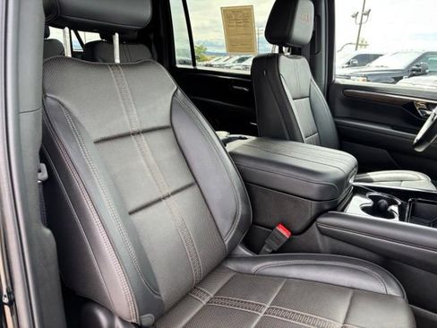 Certified 2025 Chevrolet Suburban High Country AWD/4WD image 26
