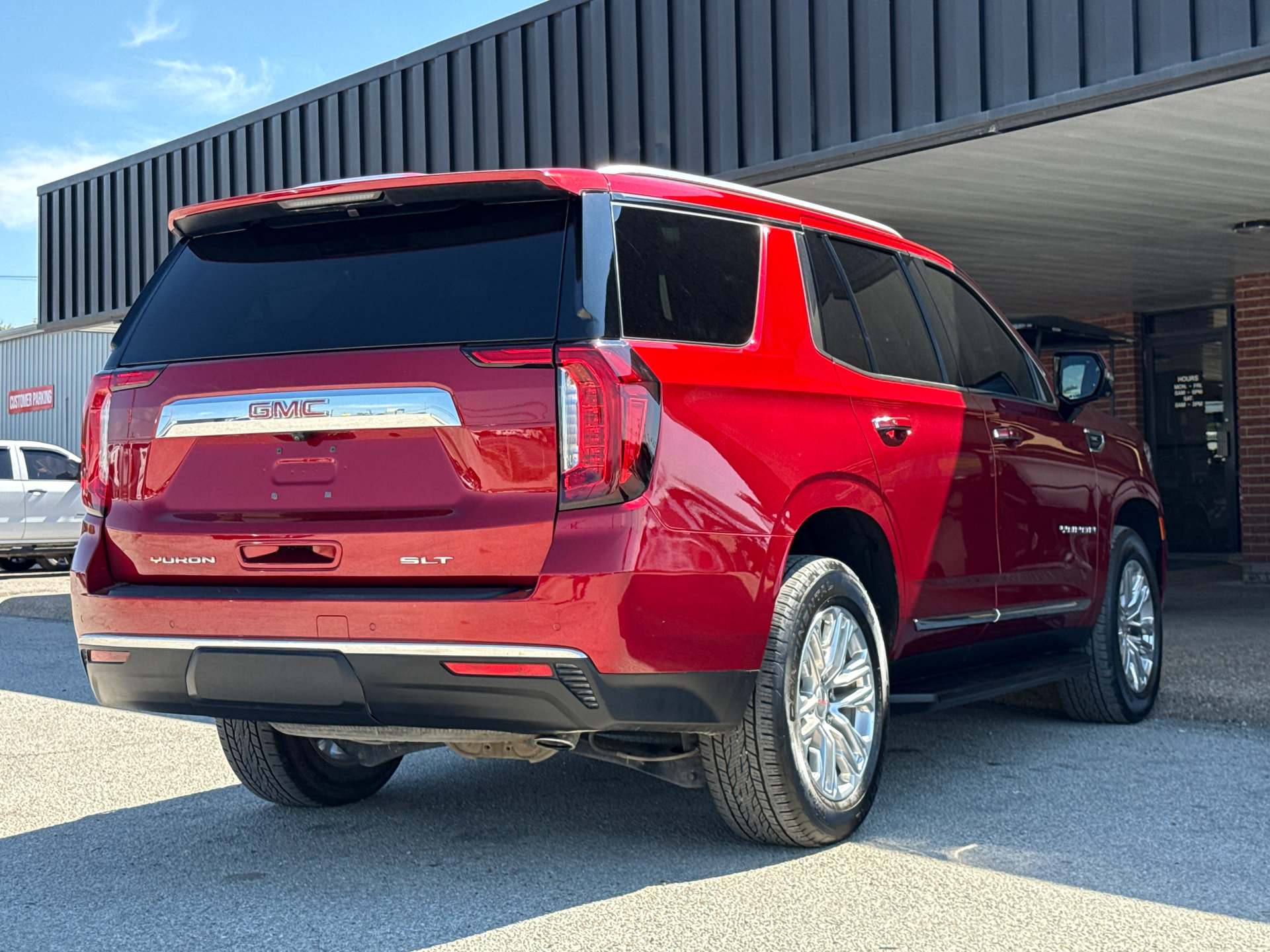 Used 2022 GMC Yukon SLT w/ SLT Luxury Package RWD image 8