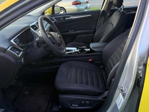 Used 2014 Ford Fusion SE FWD image 12