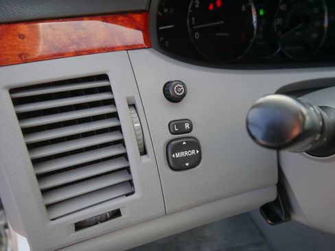 Used 2006 Toyota Avalon Limited FWD image 24