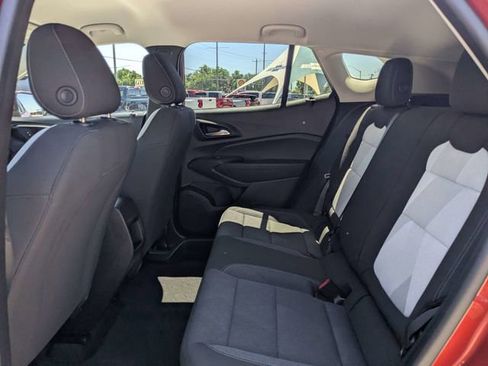 Used 2024 Chevrolet Trax LS w/ LS Convenience Package FWD image 12